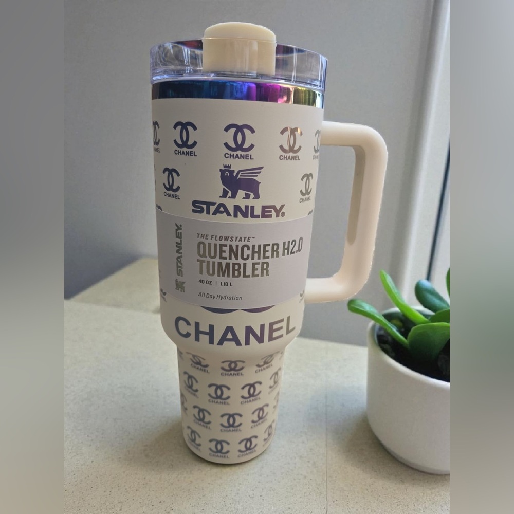 White  Tumbler 40oz w/ straw